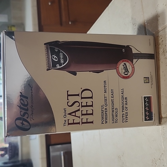 Oster Fast Feed Adjustable Pivot Motor Clipper - Picture 4 of 4